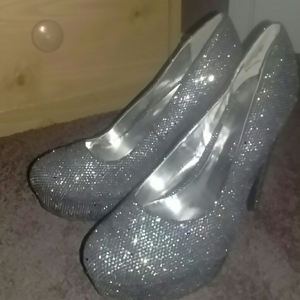 Shoes, never worn